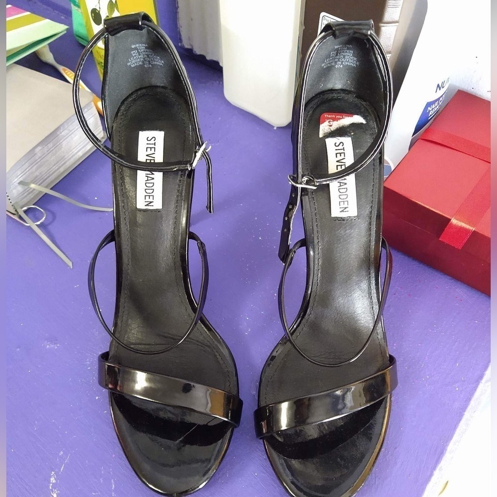 Used once it’s in great condition size 10